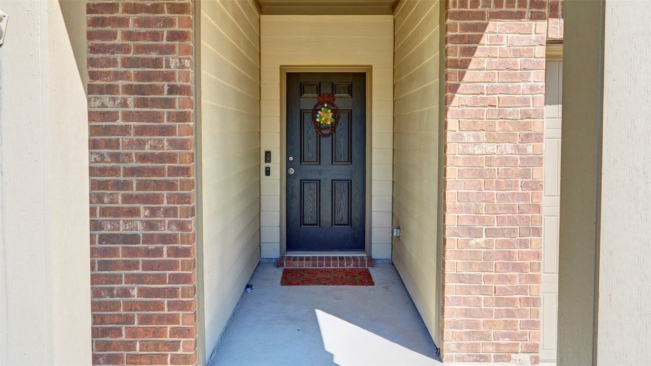 741 Windsor Ct - Photo 3 of 29