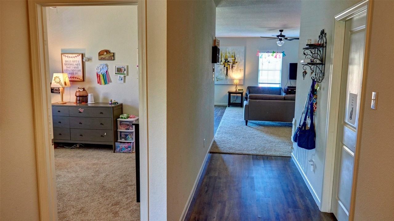 741 Windsor Ct - Photo 4 of 29