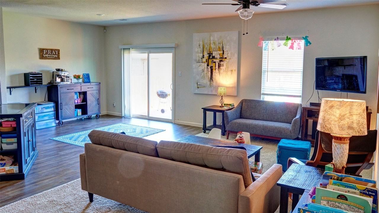 741 Windsor Ct - Photo 5 of 29