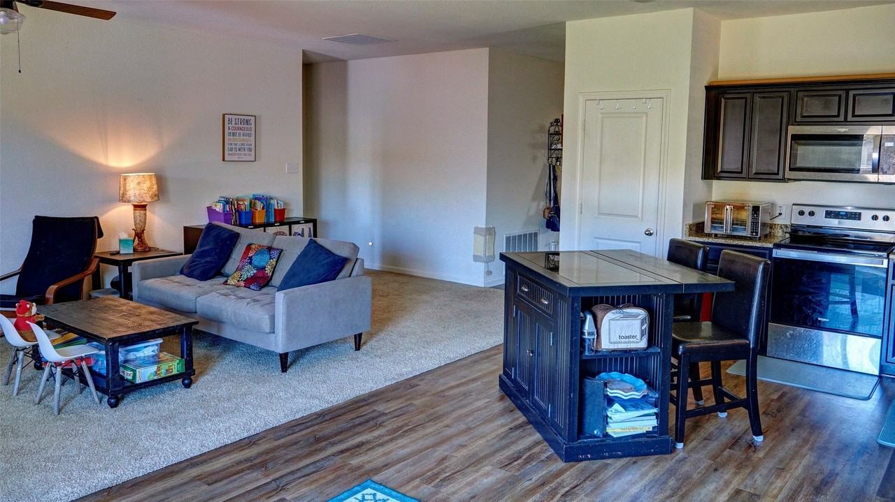 741 Windsor Ct - Photo 6 of 29