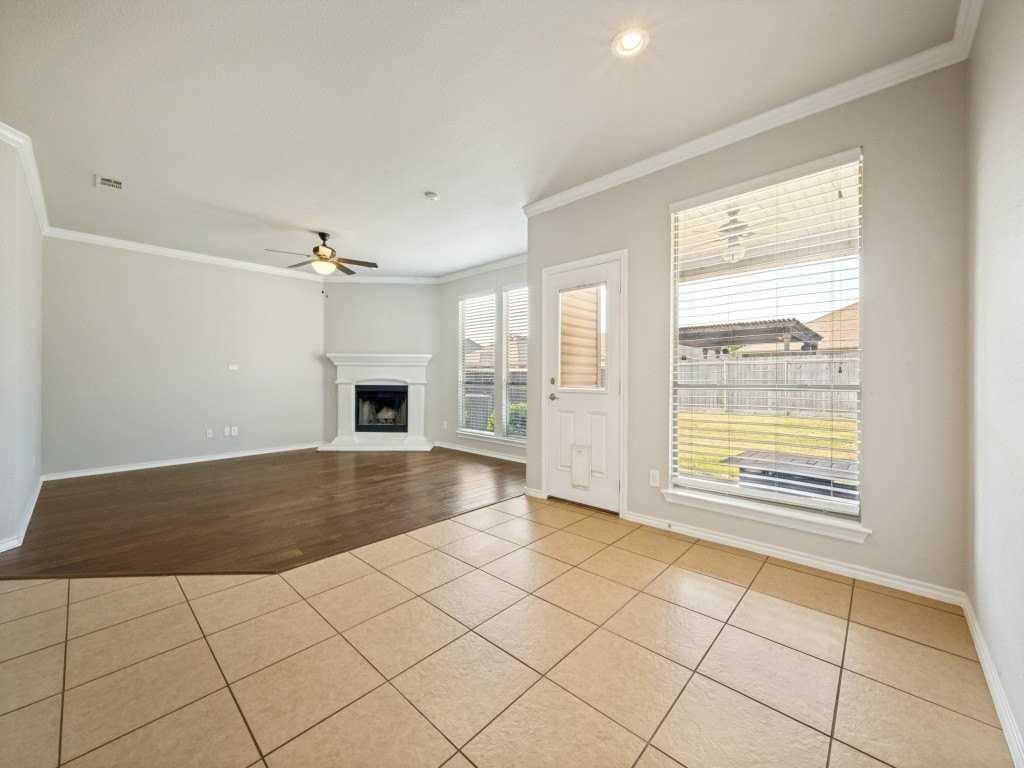 3213 Hornbeam St - Photo 7 of 25
