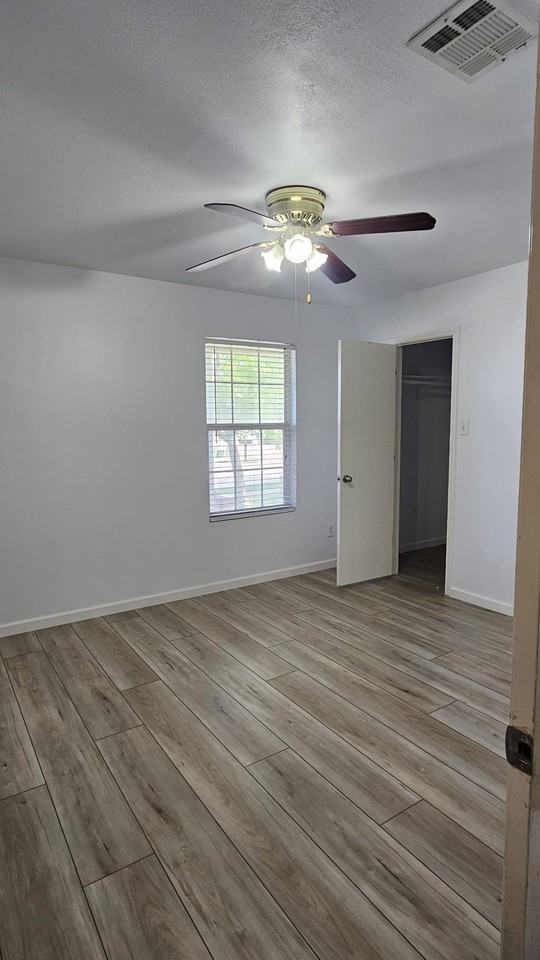 9608 George Washington Dr - Photo 4 of 27