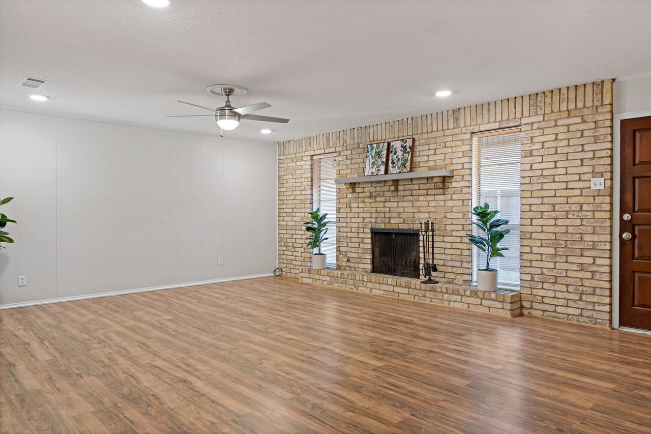 2906 Country Place Ct - Photo 2 of 19