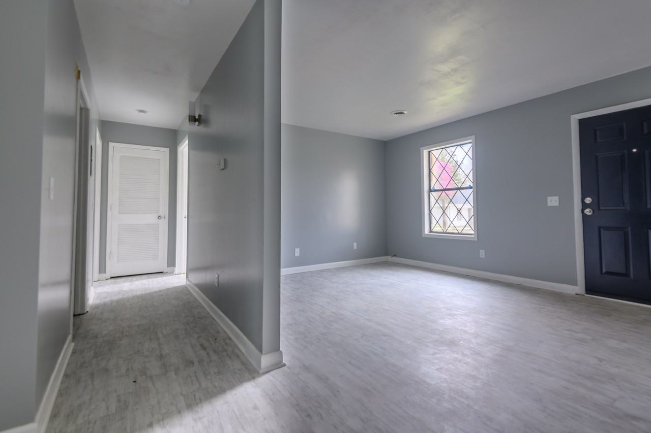 208 S High St #B - Photo 2 of 8