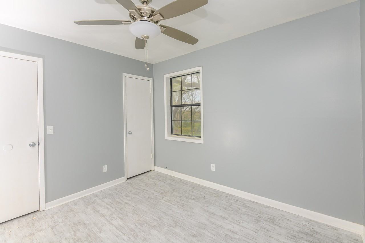 208 S High St #B - Photo 4 of 8