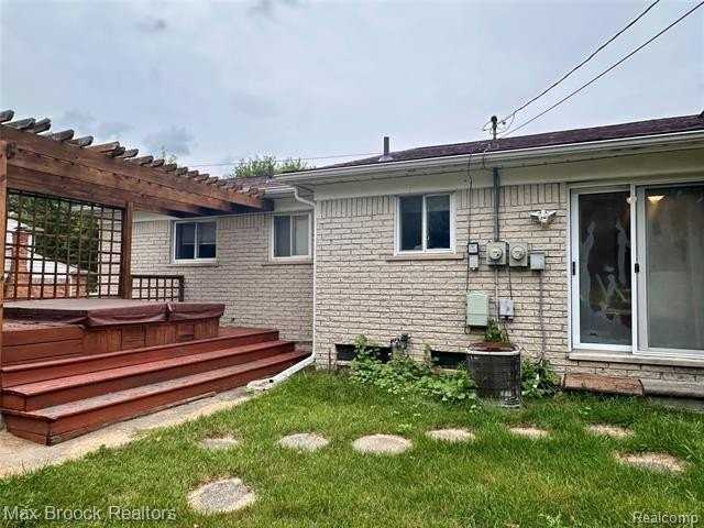 6942 Leslee Crest Dr - Photo 2 of 37