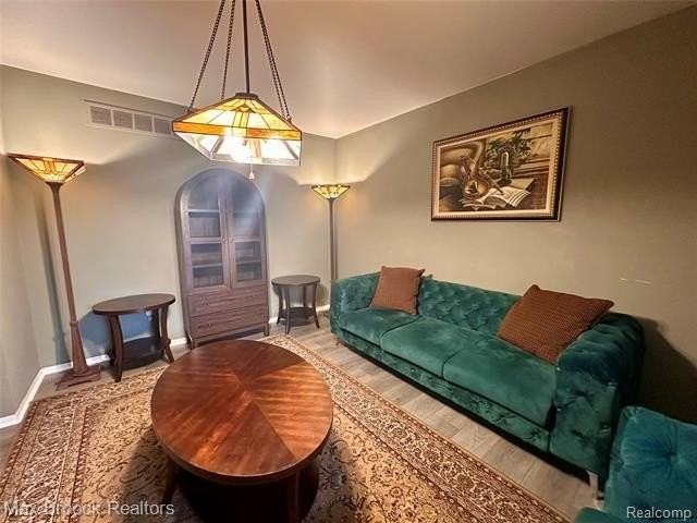 6942 Leslee Crest Dr - Photo 7 of 37