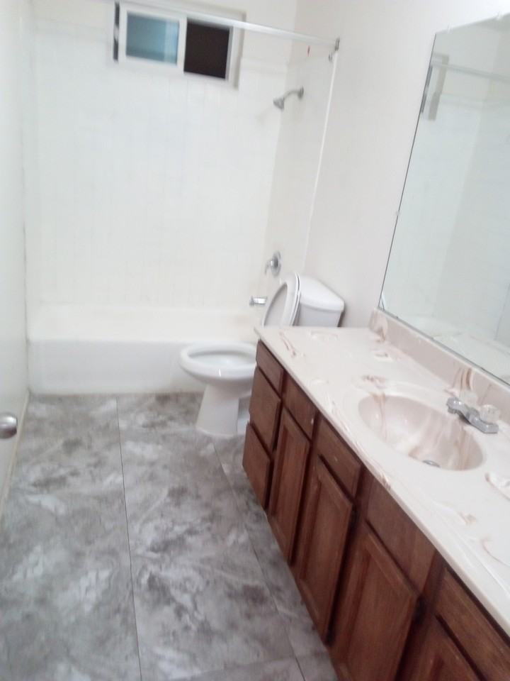 11941 Lee Ave #7 - Photo 3 of 20