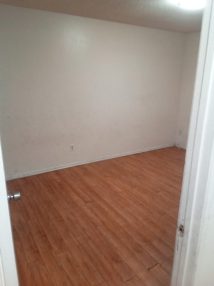 11941 Lee Ave #7 - Photo 4 of 20
