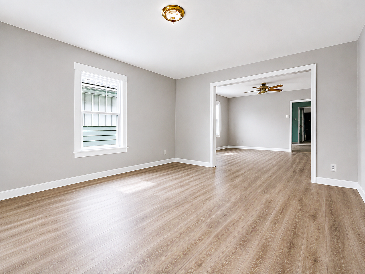 1058 S Sheffield Ave - Photo 3 of 12