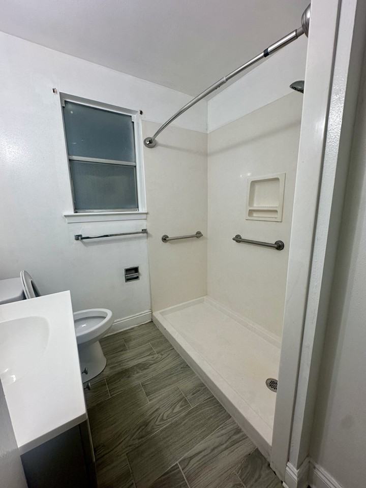 1752 Diane Dr - Photo 2 of 15