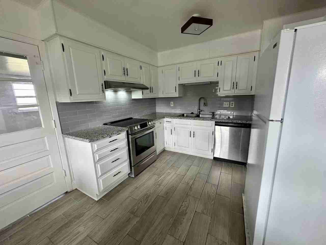 1752 Diane Dr - Photo 5 of 15