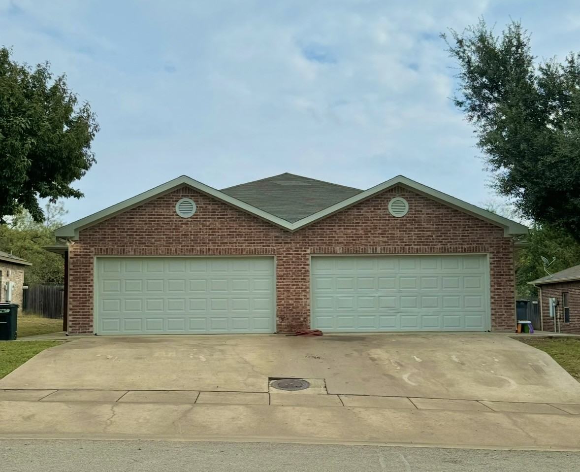 947 Sylvia St - Photo 6 of 6