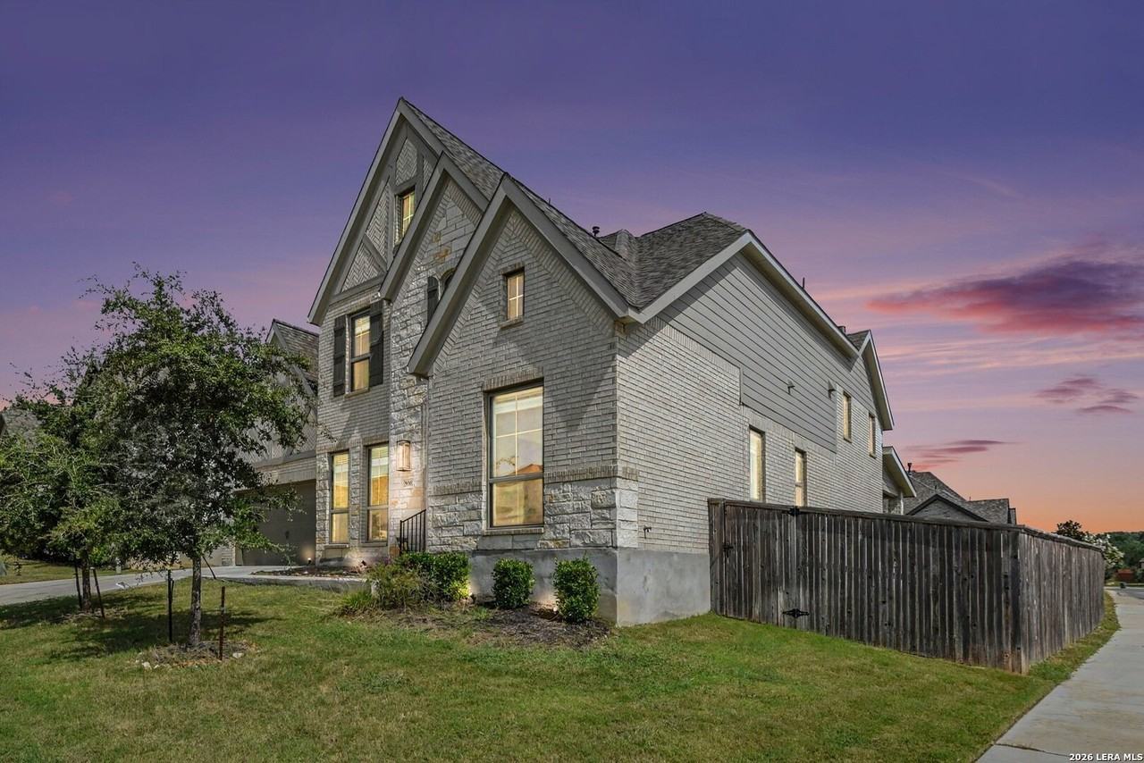 9003 Raven Pointe - Photo 2 of 38