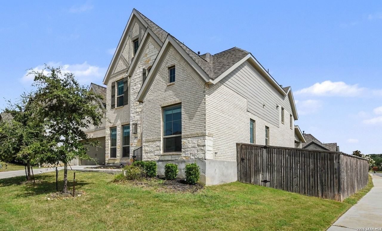 9003 Raven Pointe - Photo 4 of 38