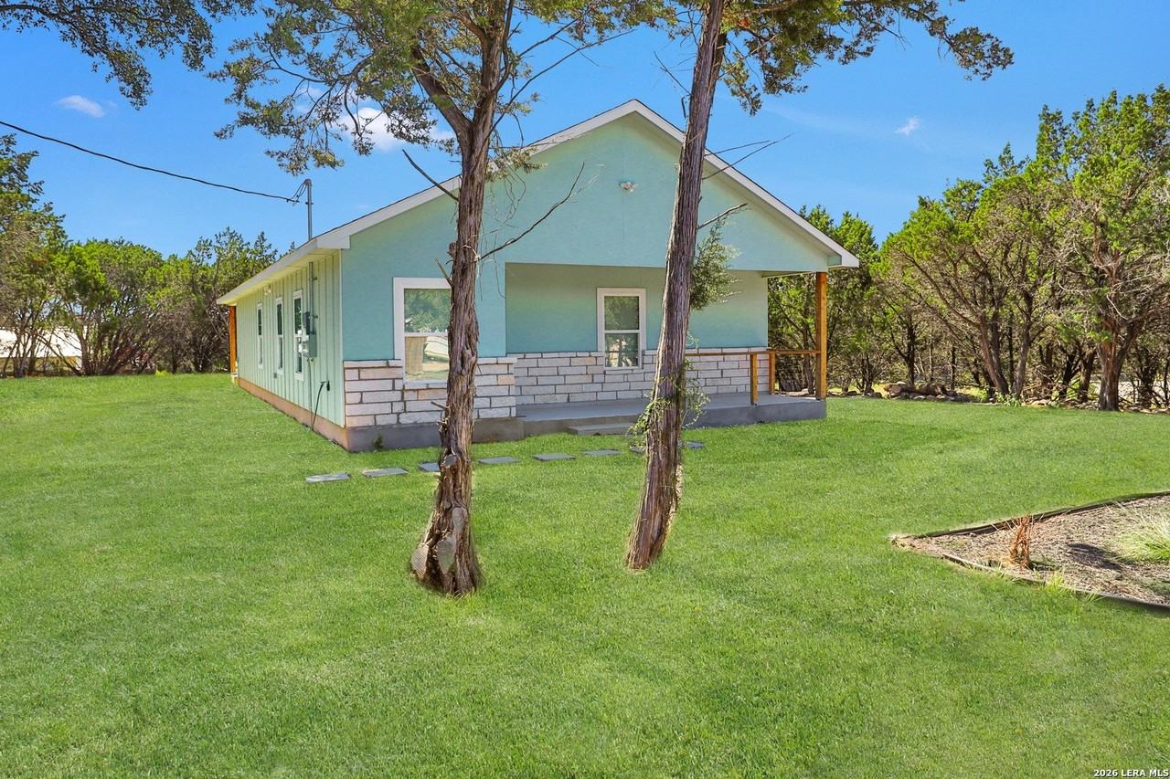 1416 Skyline Hls - Photo 2 of 26