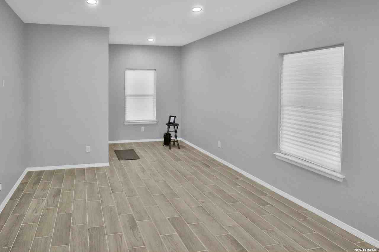 1416 Skyline Hls - Photo 5 of 26