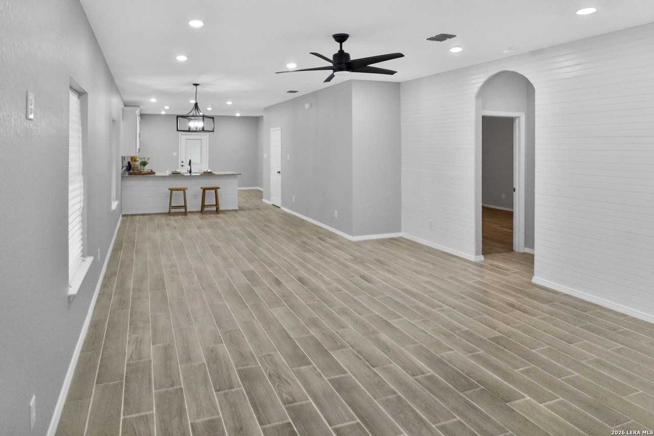 1416 Skyline Hls - Photo 6 of 26