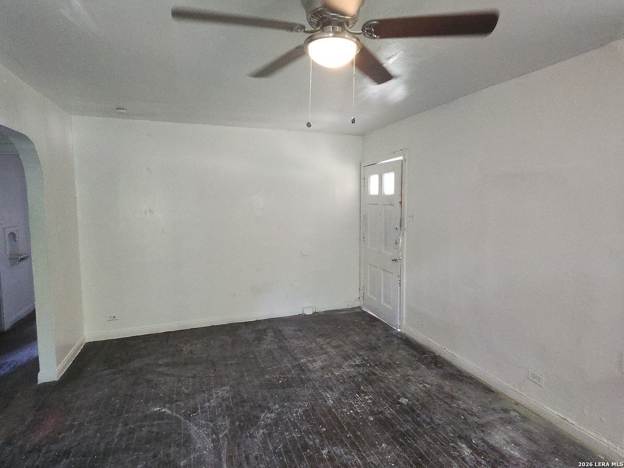 5106 Bartmer Ave - Photo 2 of 6