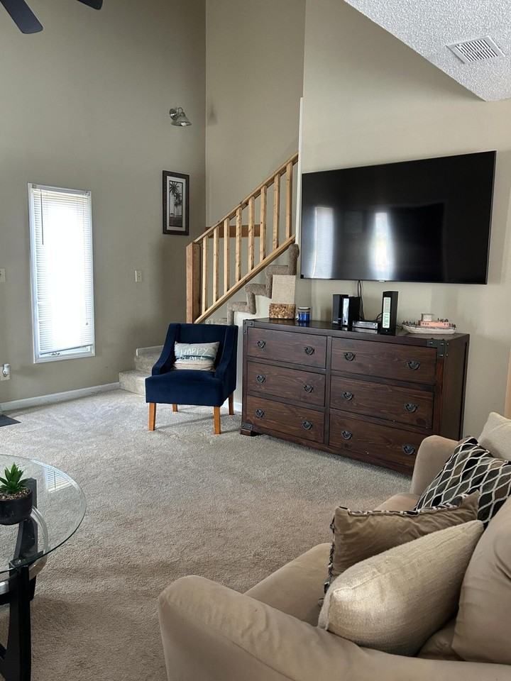 35 Foxcroft Ln - Photo 2 of 9