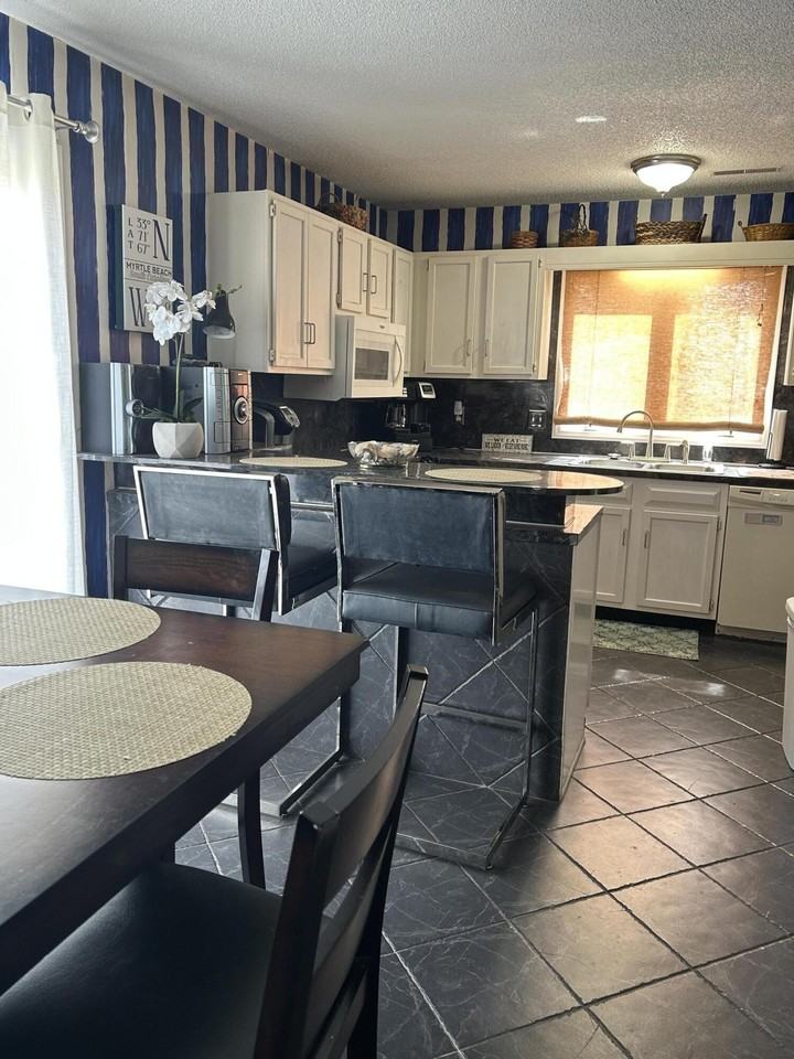 35 Foxcroft Ln - Photo 4 of 9