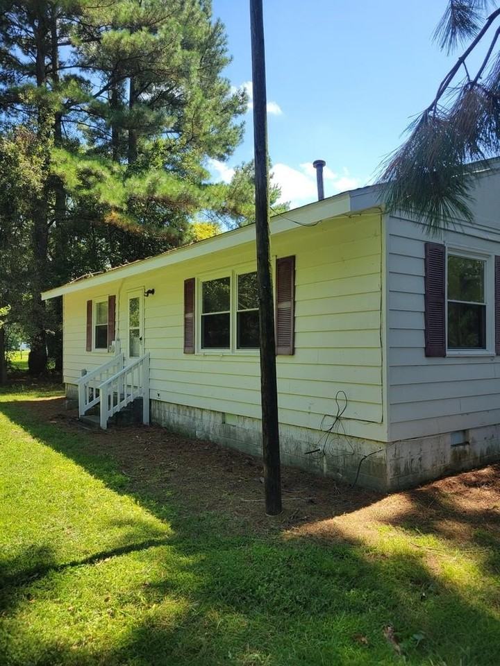 18301 Plantation Rd - Photo 2 of 9