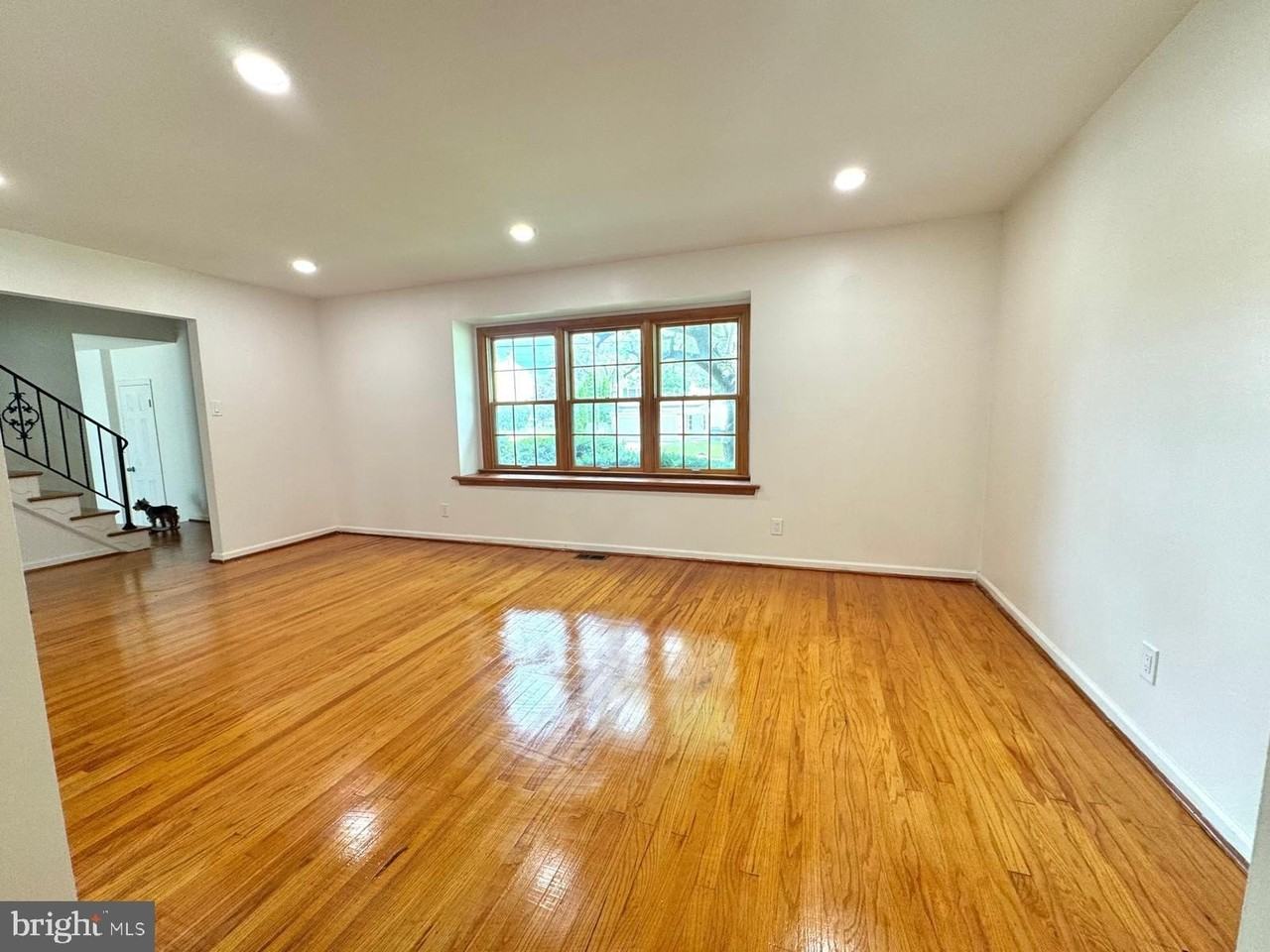 1104 Hudson Ave - Photo 3 of 9