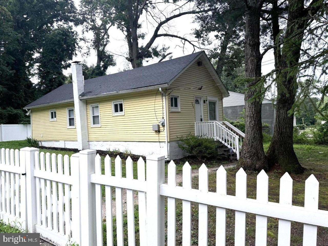 244 Nelson Ave - Photo 2 of 20