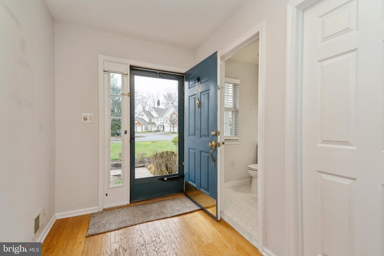 210 Kentshire Ct - Photo 3 of 24