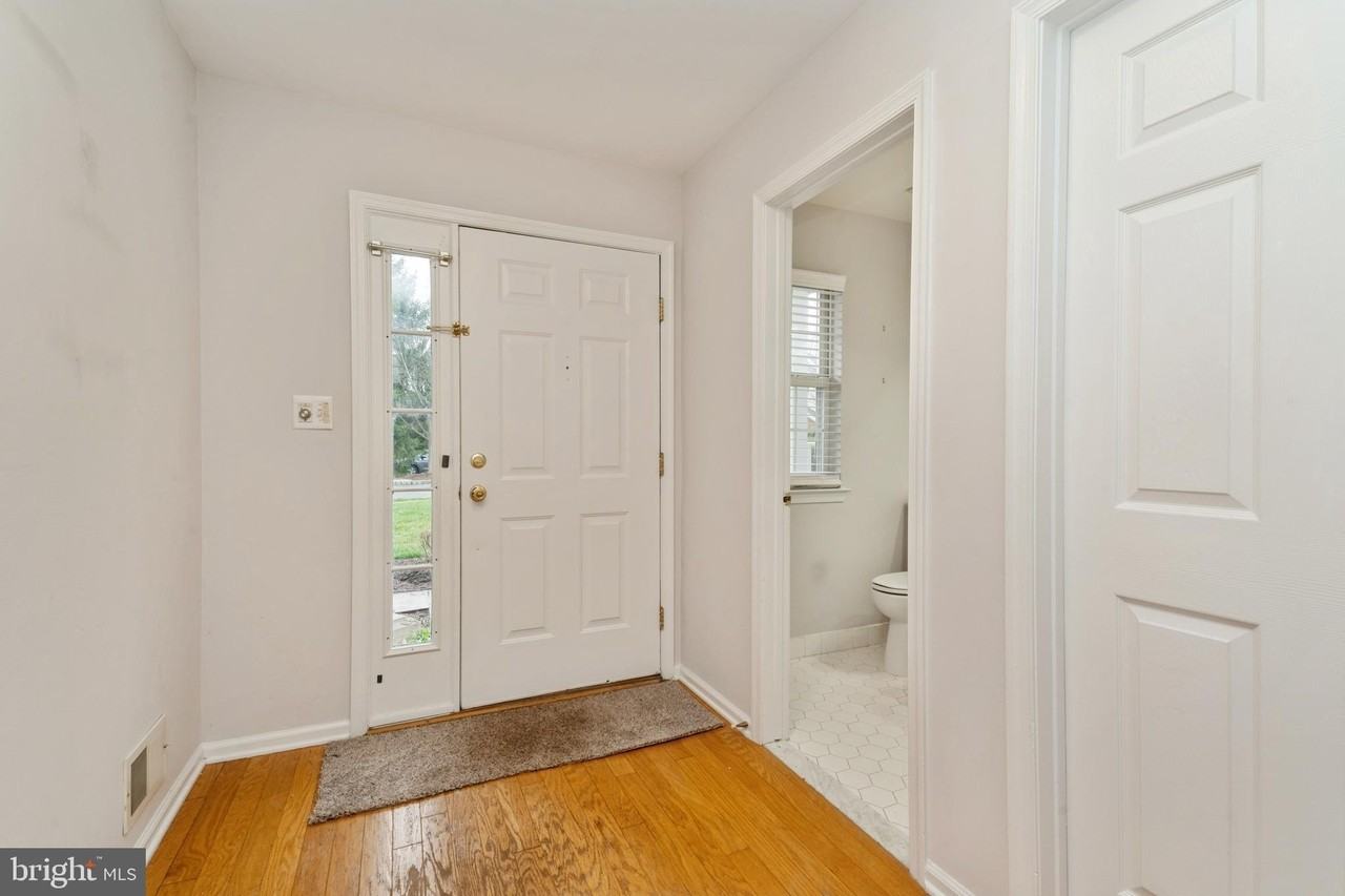 210 Kentshire Ct - Photo 4 of 24