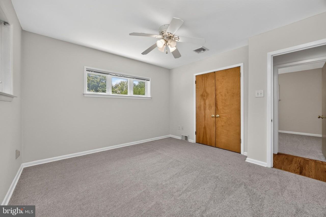 527 Oriole Dr - Photo 6 of 13
