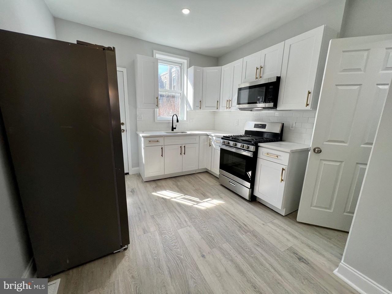 5744 Delancey St - Photo 4 of 15