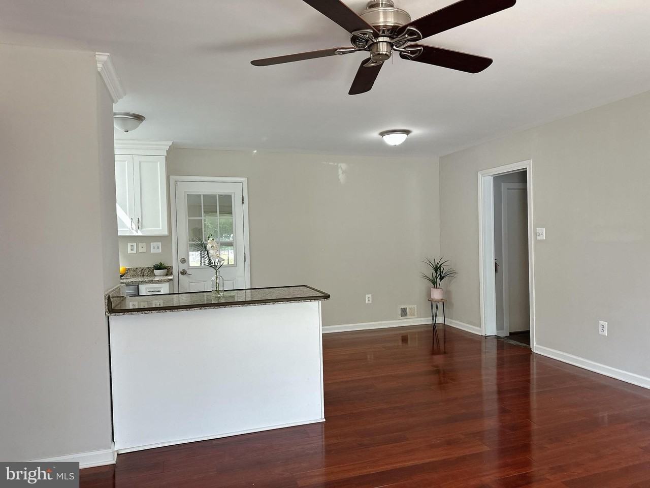 6732 Harrison Ln - Photo 5 of 27