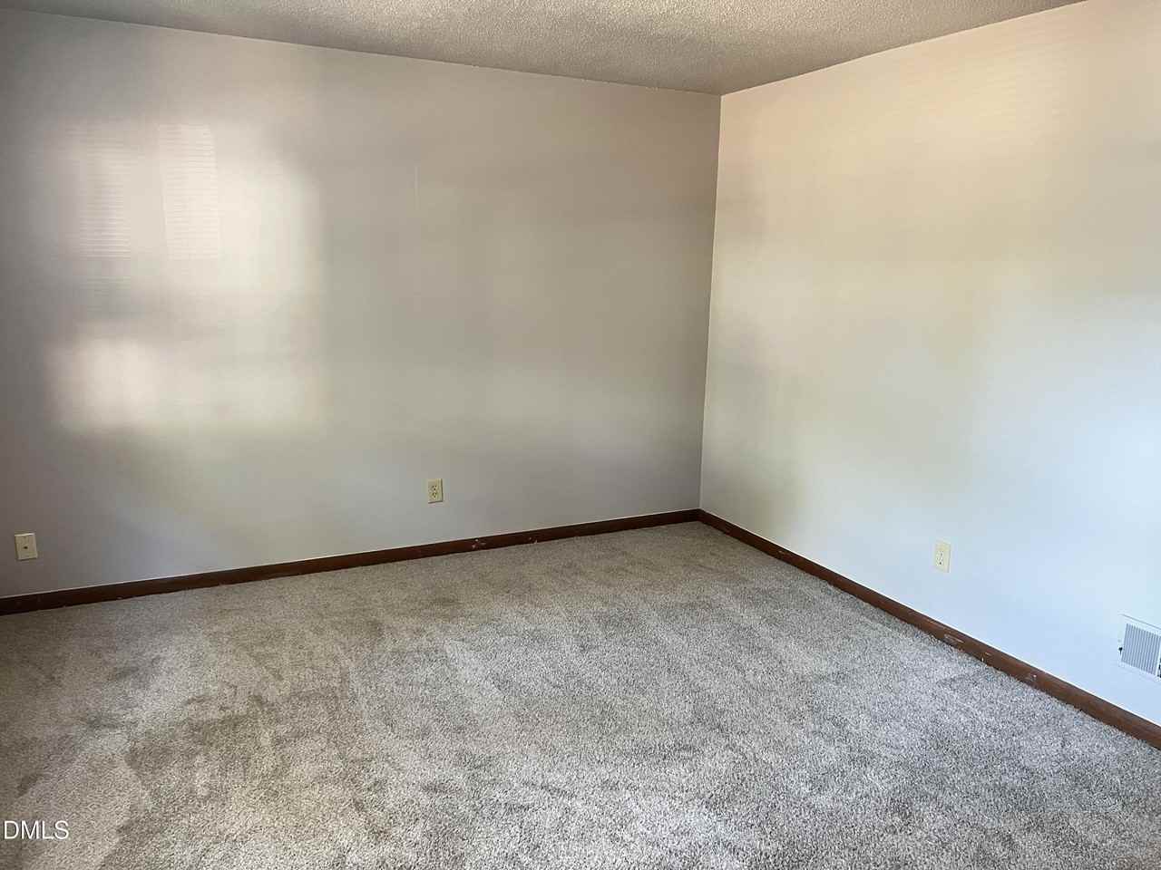 4401 Bleeker Ct - Photo 3 of 10