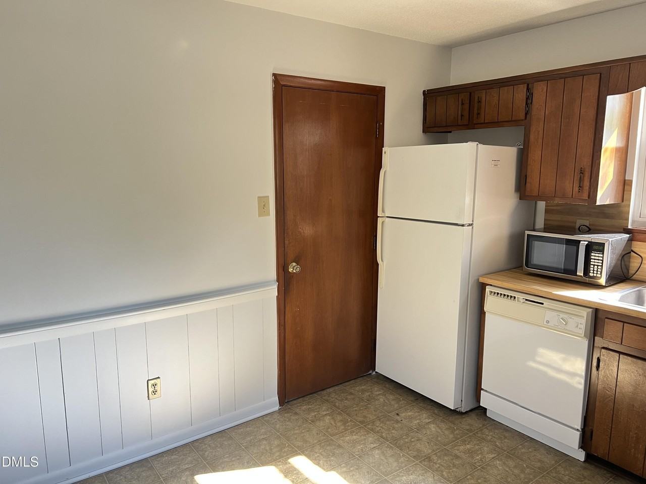 4401 Bleeker Ct - Photo 5 of 10