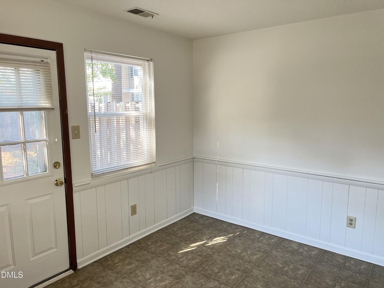 4401 Bleeker Ct - Photo 6 of 10