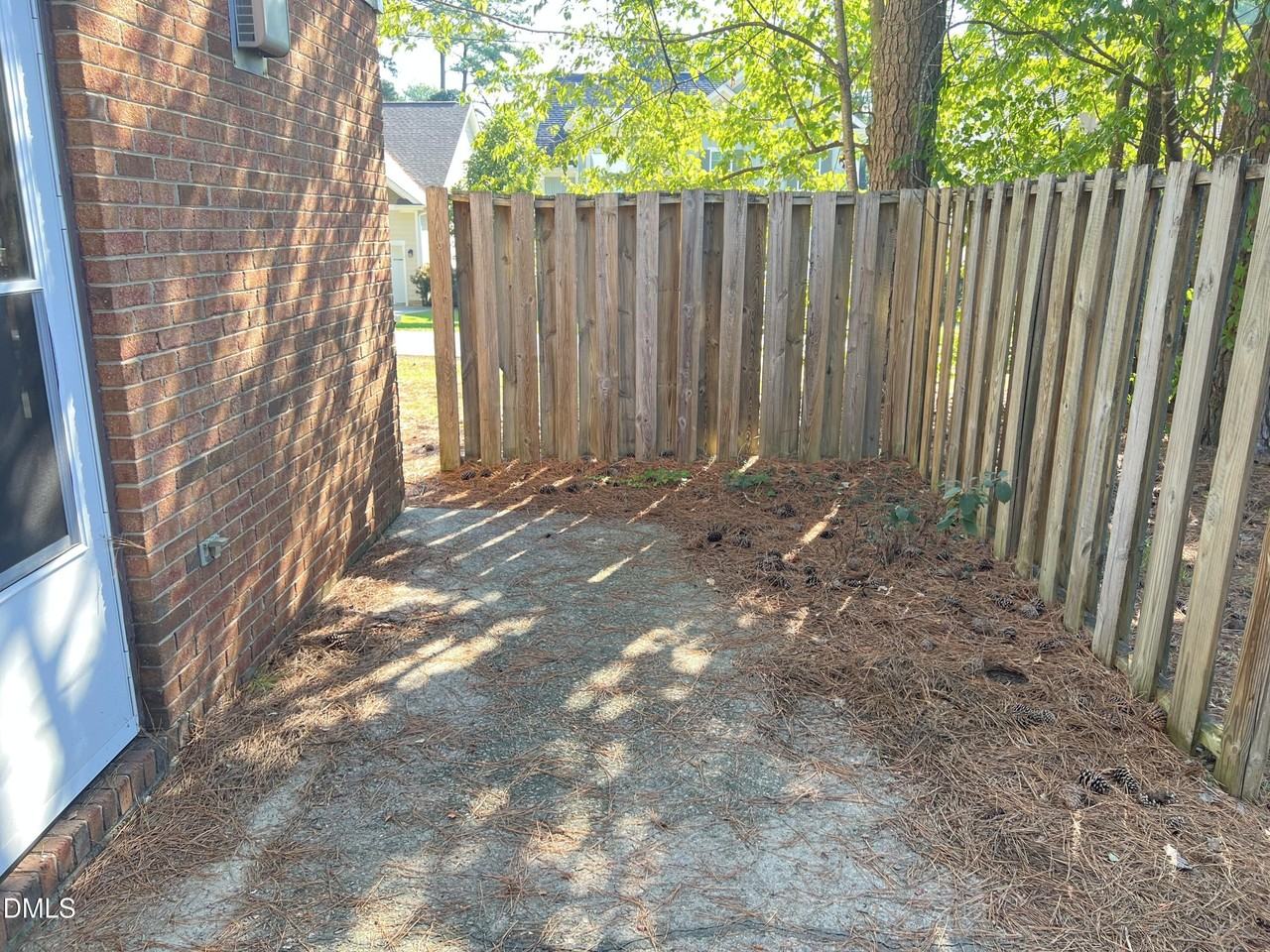 4401 Bleeker Ct - Photo 7 of 10