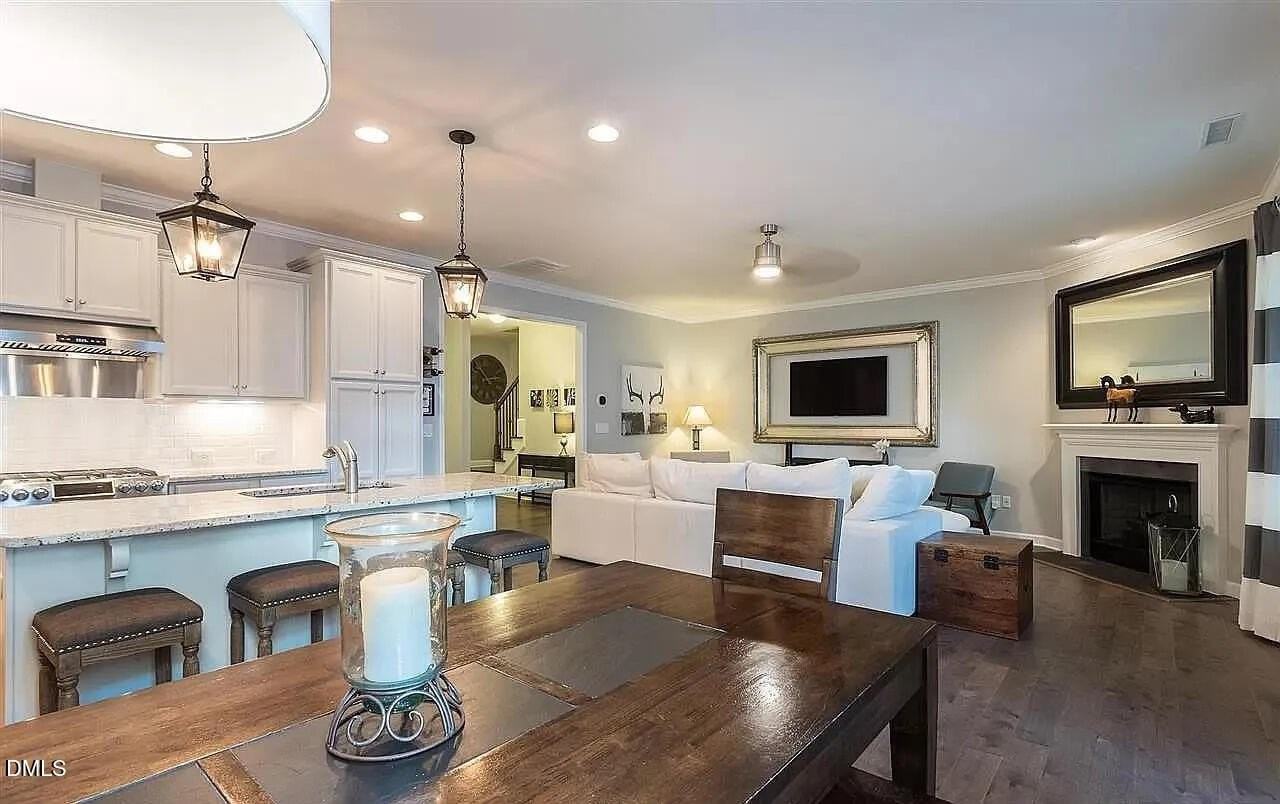 1743 Grandmaster Way - Photo 4 of 32