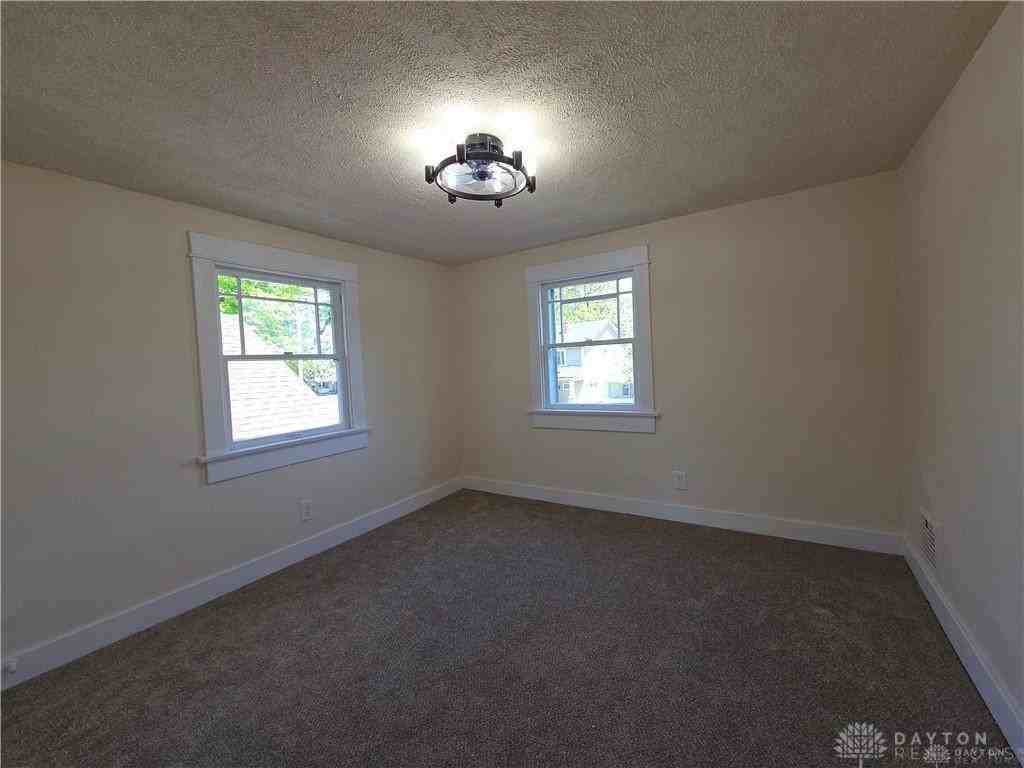 305 Westwood Ave - Photo 5 of 11