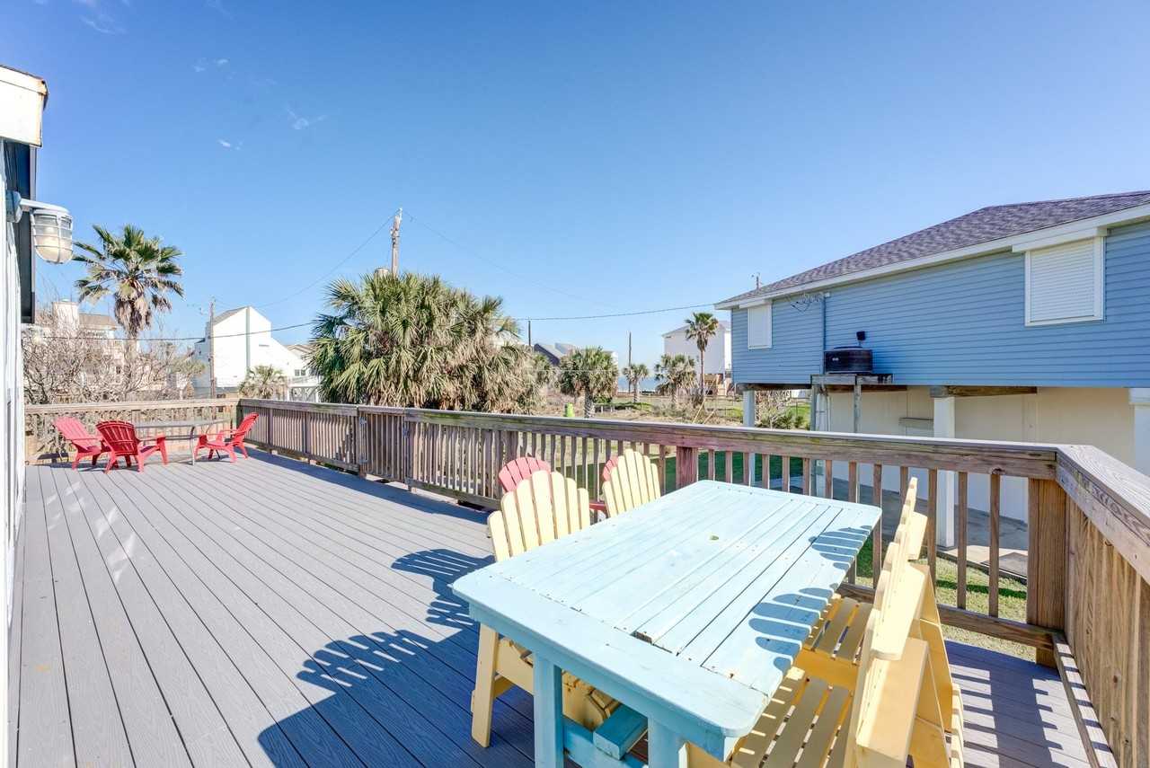 4211 Surf Dr - Photo 3 of 41