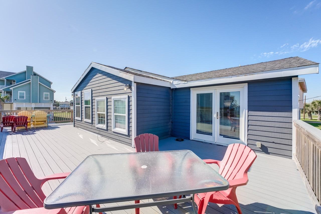 4211 Surf Dr - Photo 4 of 41