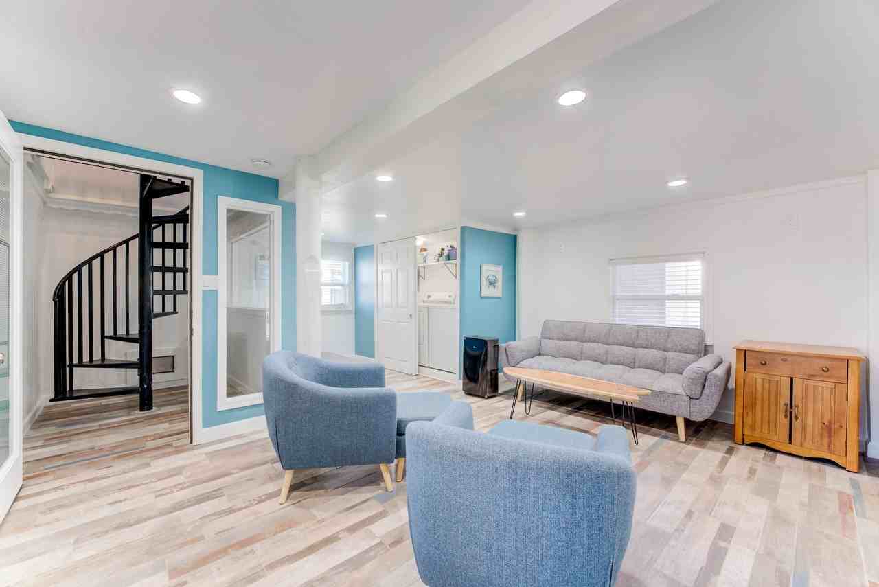 4211 Surf Dr - Photo 5 of 41