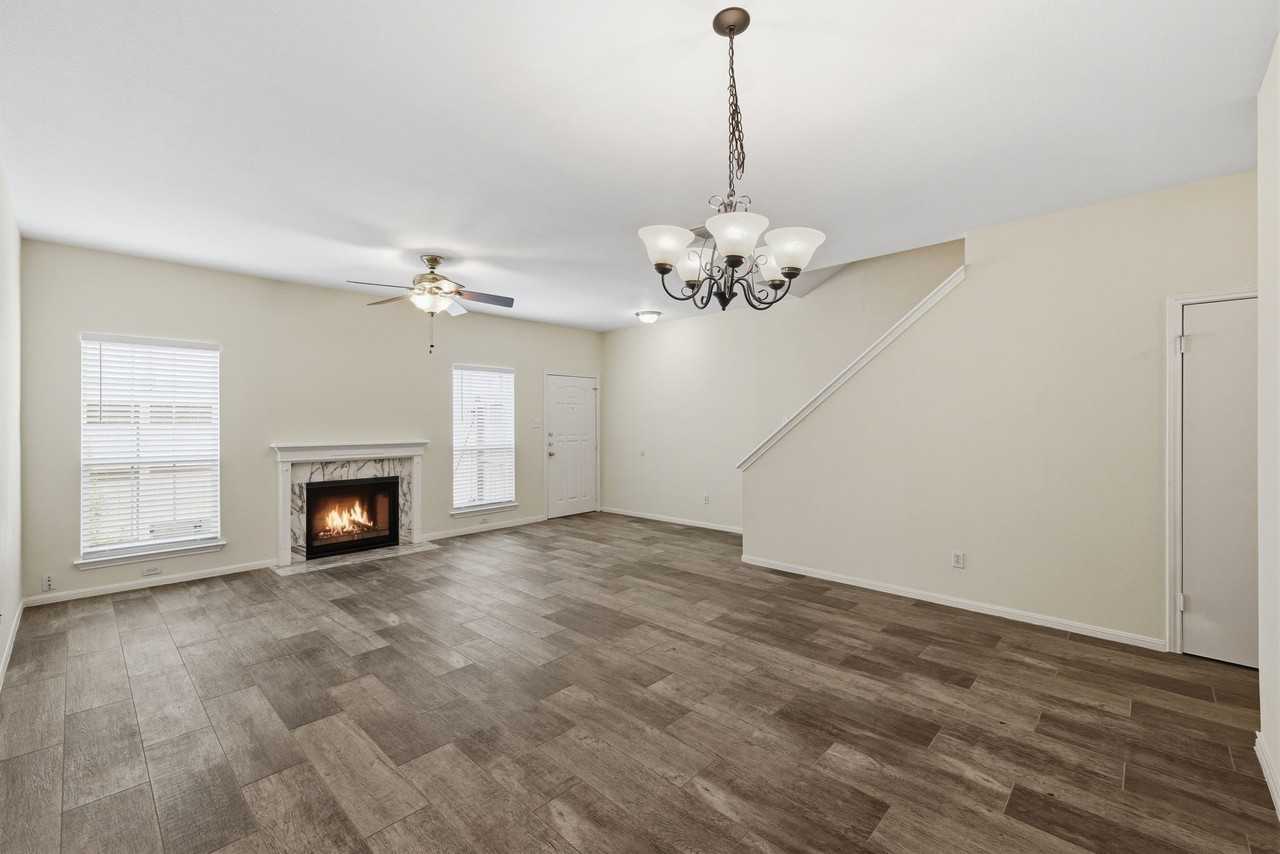 2978 Holly Hall St - Photo 7 of 32