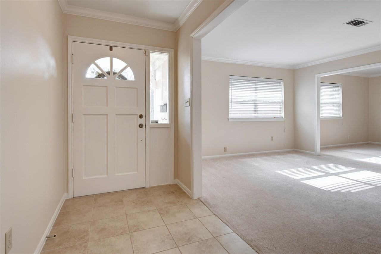6214 Rutherglenn Dr - Photo 3 of 24