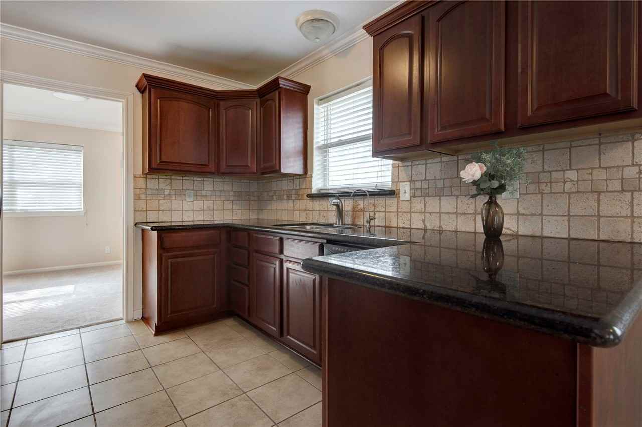 6214 Rutherglenn Dr - Photo 7 of 24