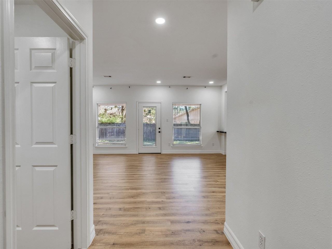 206 Doncaster St - Photo 7 of 35