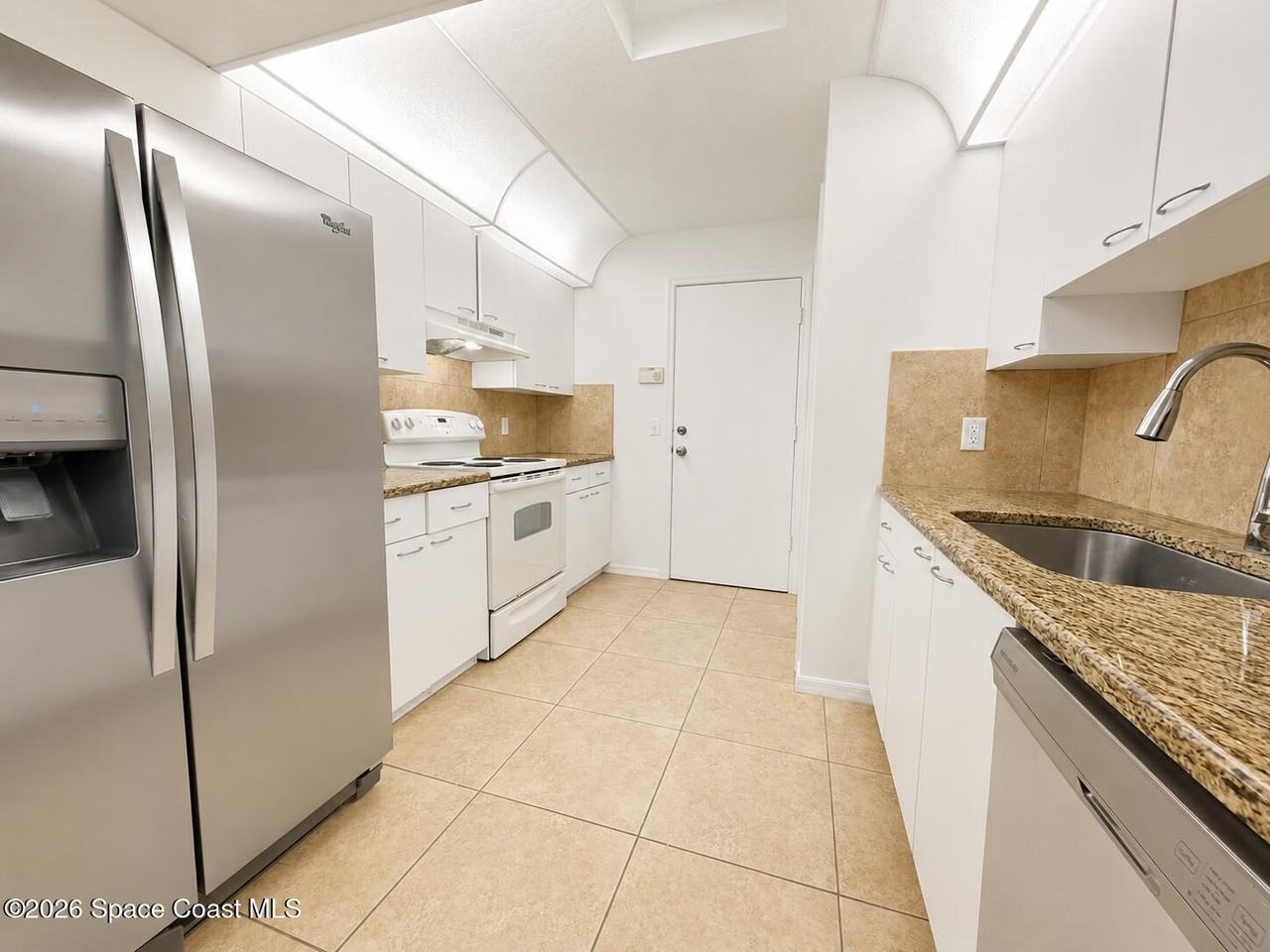 295 Provincial Dr - Photo 5 of 25