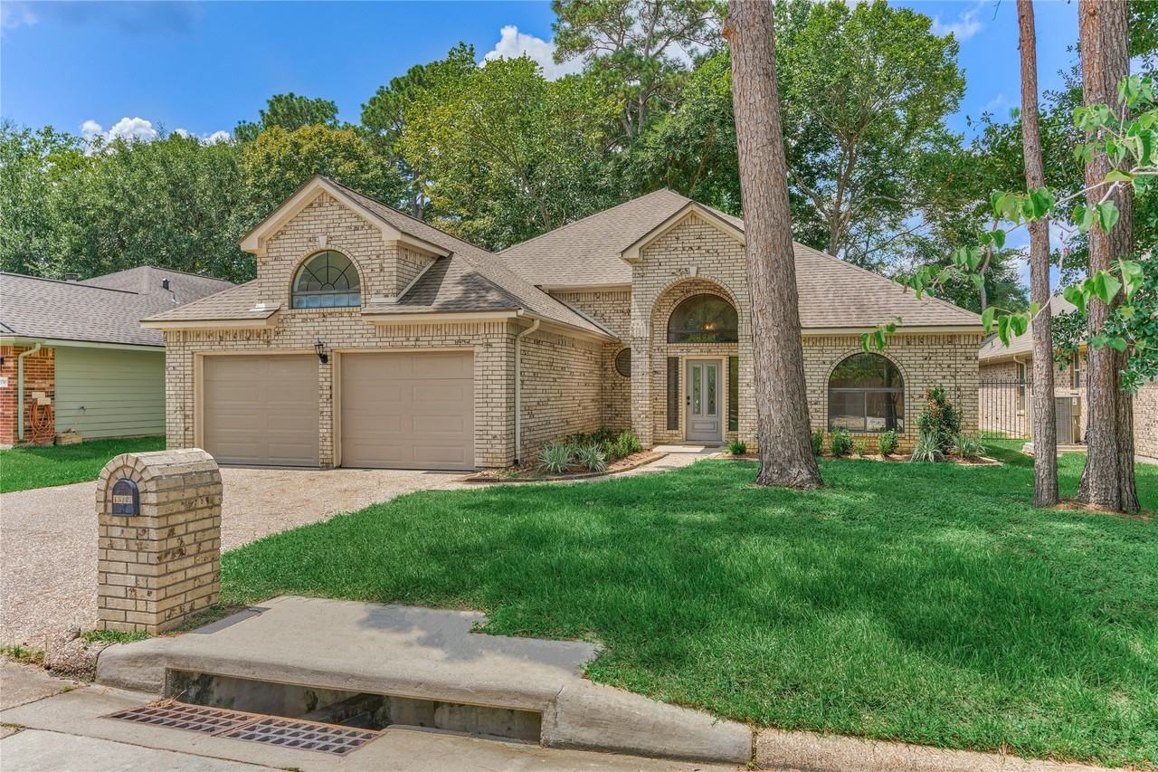 13707 Fountainview Dr - Photo 4 of 50