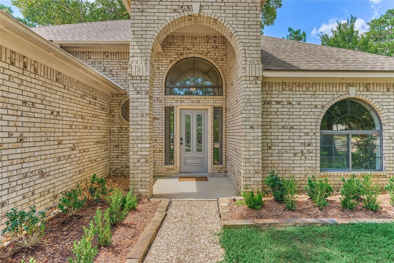 13707 Fountainview Dr - Photo 6 of 50