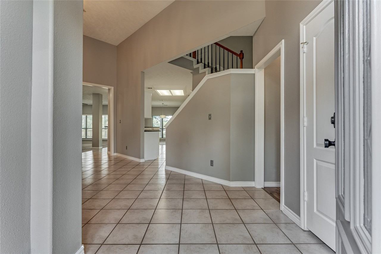 13707 Fountainview Dr - Photo 7 of 50
